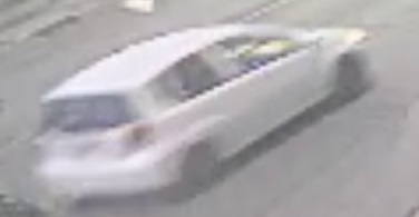 Petite voiture blanche &agrave; quatre portes