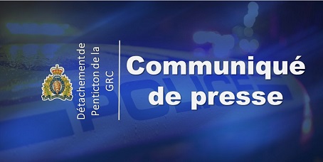Image montrant une voiture de police arborant le texte Penticton RCMP en filigrane. Communiqu&eacute;. 
