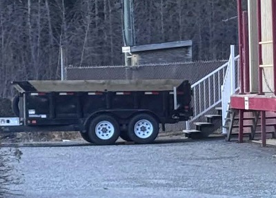 photo of black stolen hydraulic dump trailer