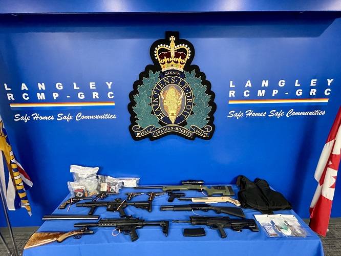 Photo of seized guns and items