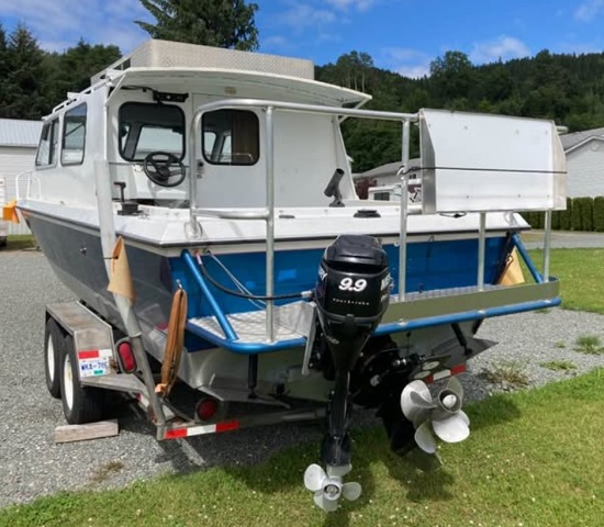 Rear of Ali Craft boat with navy/teal paint