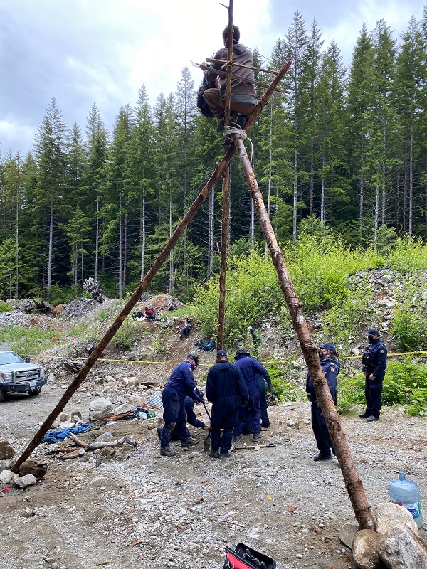 Photo 3 of individual on tripod structure