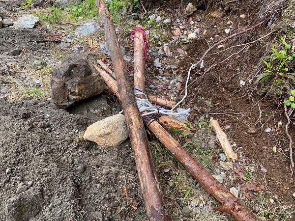 Photo of dismantled tripod structure