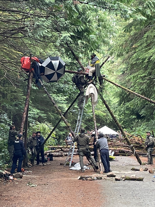 Photo d&rsquo;une structure &agrave; tr&eacute;pied