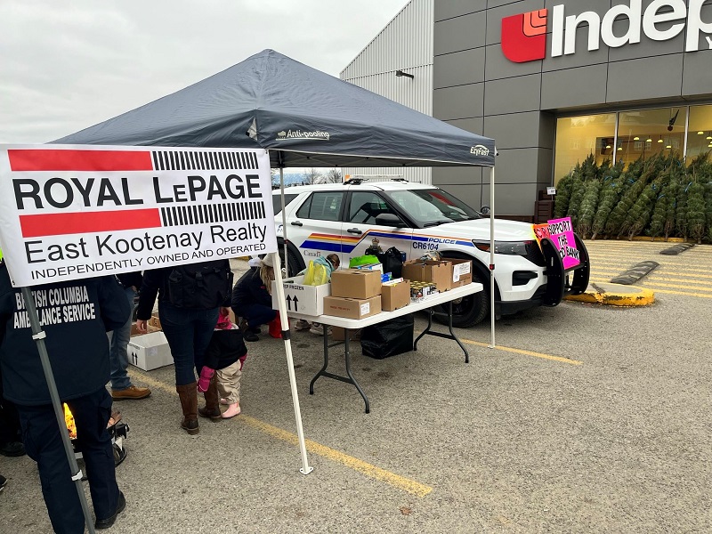 A police car and tent