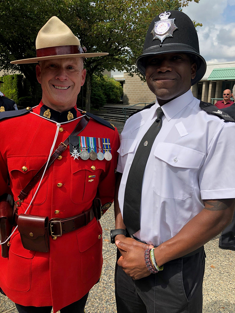 Photo of S/Sgt. D&eacute;ziel at the International Police Association Training Conference with an international police officer